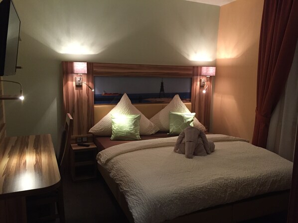 In-room safe, blackout curtains, iron/ironing board, free WiFi - Hotel Meereswoge (Cuxhaven)