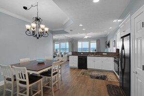 Fridge, microwave, oven, stovetop - Treasure Island 0409 (Panama City Beach)