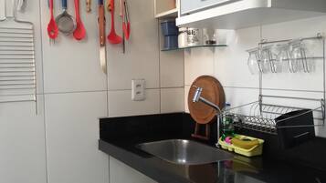 Frigorífic, microones, forn i placa de cuina