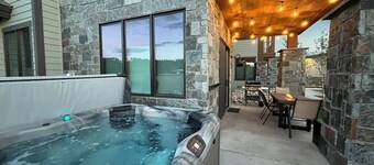 Bonus Bunk Room!  Private Hot Tub and Walkable to Restaurants and Brewery!
