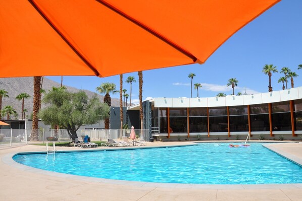 A heated pool - The Oliver at Ocotillo Lodge (Palm Springs)