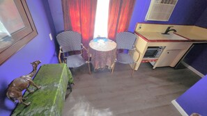Superior Room | Private kitchen - El Morocco Inn and Spa Resort (Desert Hot Springs)