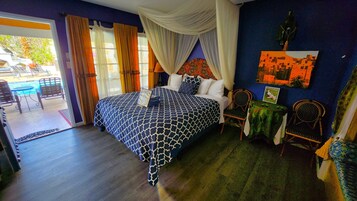 Tabla de planchar con plancha, wifi gratis y decoración personalizada 