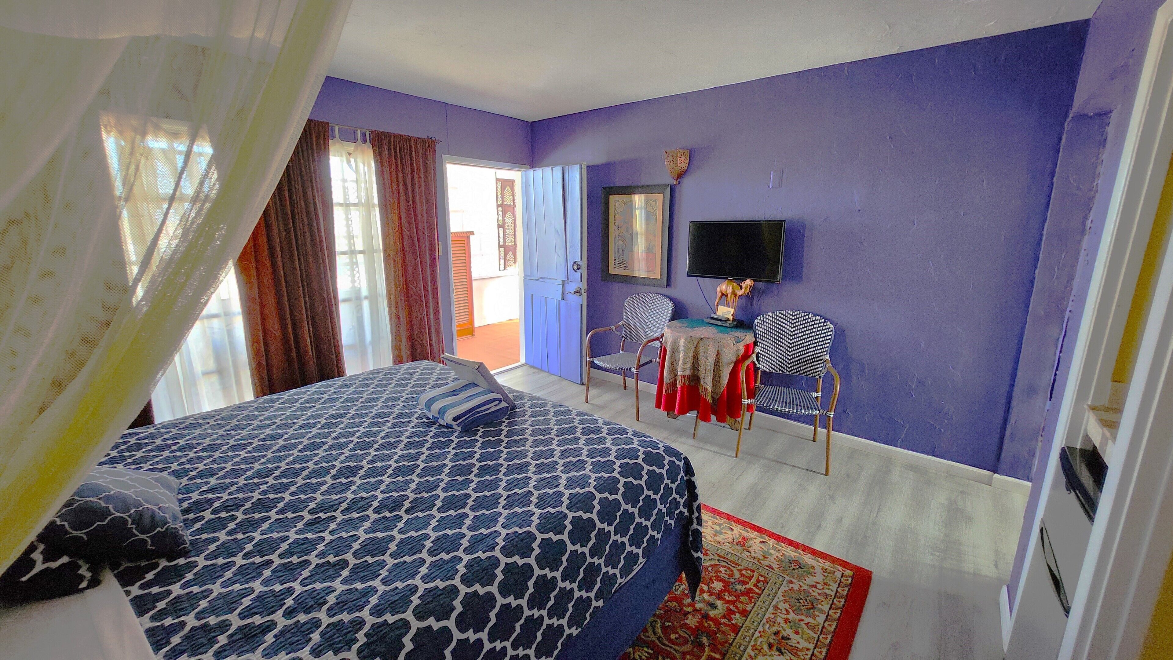 Deluxe Room | Individually decorated, iron/ironing board, free WiFi, bed sheets