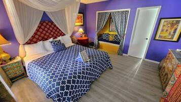 Individually decorated, iron/ironing board, free WiFi, bed sheets