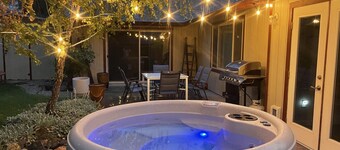🏡 *NEW* The Artsy Abode ✨ Hot Tub ♨️ BBQ 🍖Foosball ⚽️