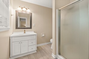 Combined shower/bathtub, hair dryer, towels, soap