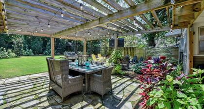 Bungalow on Main - Book for Football Season!