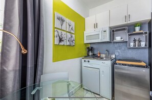 Refrigerador, microondas, parrilla de estufa y lavavajillas 