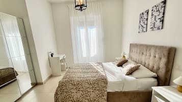 2 Schlafzimmer, Schreibtisch, Bügeleisen/Bügelbrett, kostenloses WLAN