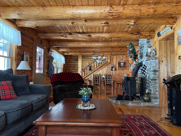 Interior - Dog-Friendly 5 Bedroom Log Cabin with Hot Tub in the Heart of Southern Maine  (Brownfield)