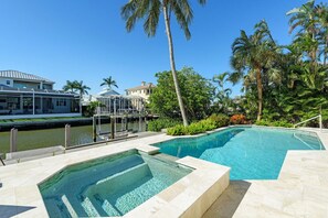 A heated pool - Vanderbilt Queen - Coastal 4BR Retreat - Vanderbilt Beach Pool + Dock (Naples)