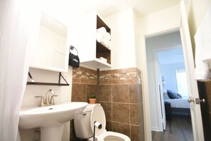 Combined shower/bathtub, hair dryer, towels, soap