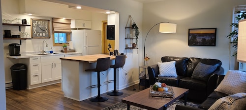 2 Bedroom Cul De Sac Cottage in Town