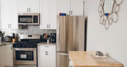 Fully remodeled House | FREE parking | Fast Internet