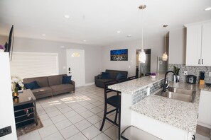 Smart TV - Fully remodeled House | FREE parking | Fast Internet (San Jose)