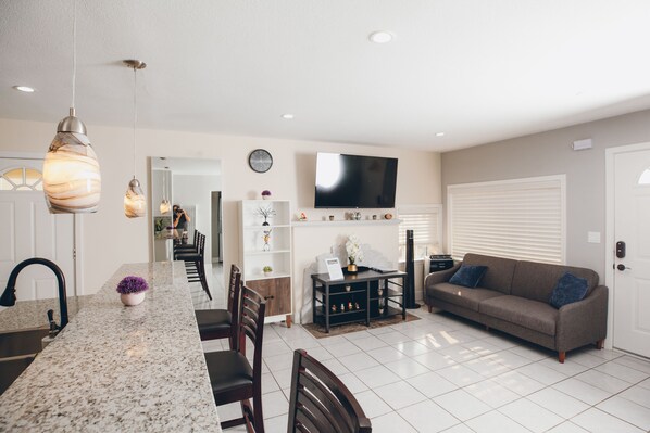 Smart TV - Fully remodeled House | FREE parking | Fast Internet (San Jose)