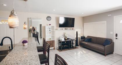 Fully remodeled House | FREE parking | Fast Internet