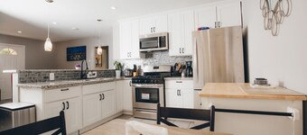 Fully remodeled House | FREE parking | Fast Internet
