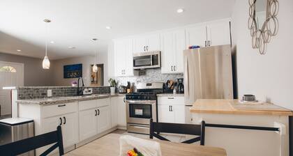 Fully remodeled House | FREE parking | Fast Internet