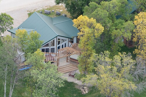 Lake Manitoba Narrows  - Lovely Lakefront Cottage 