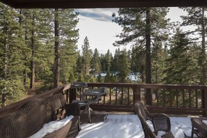 Property grounds - Beautifully updated 3 bedroom townhome in The Northshore complex (Tahoe City)