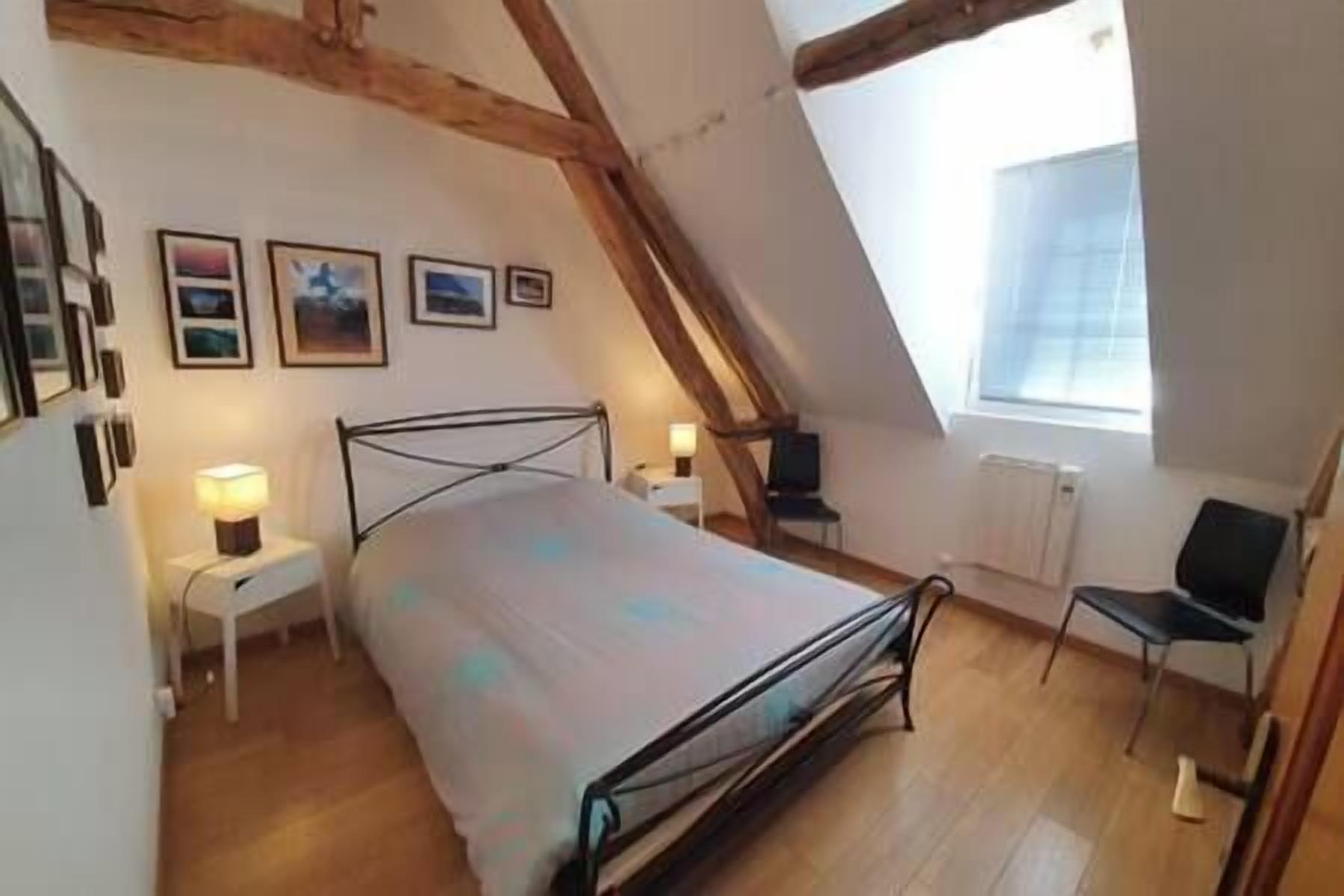 5 bedrooms, iron/ironing board, travel cot, Internet