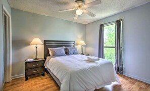 3 bedrooms, desk, iron/ironing board, travel cot