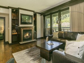 Living area - Constellation Residences at Northstar (Truckee)