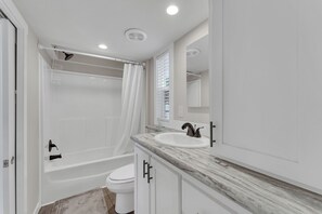 Dusche, Handtücher, Seife, Toilettenpapier