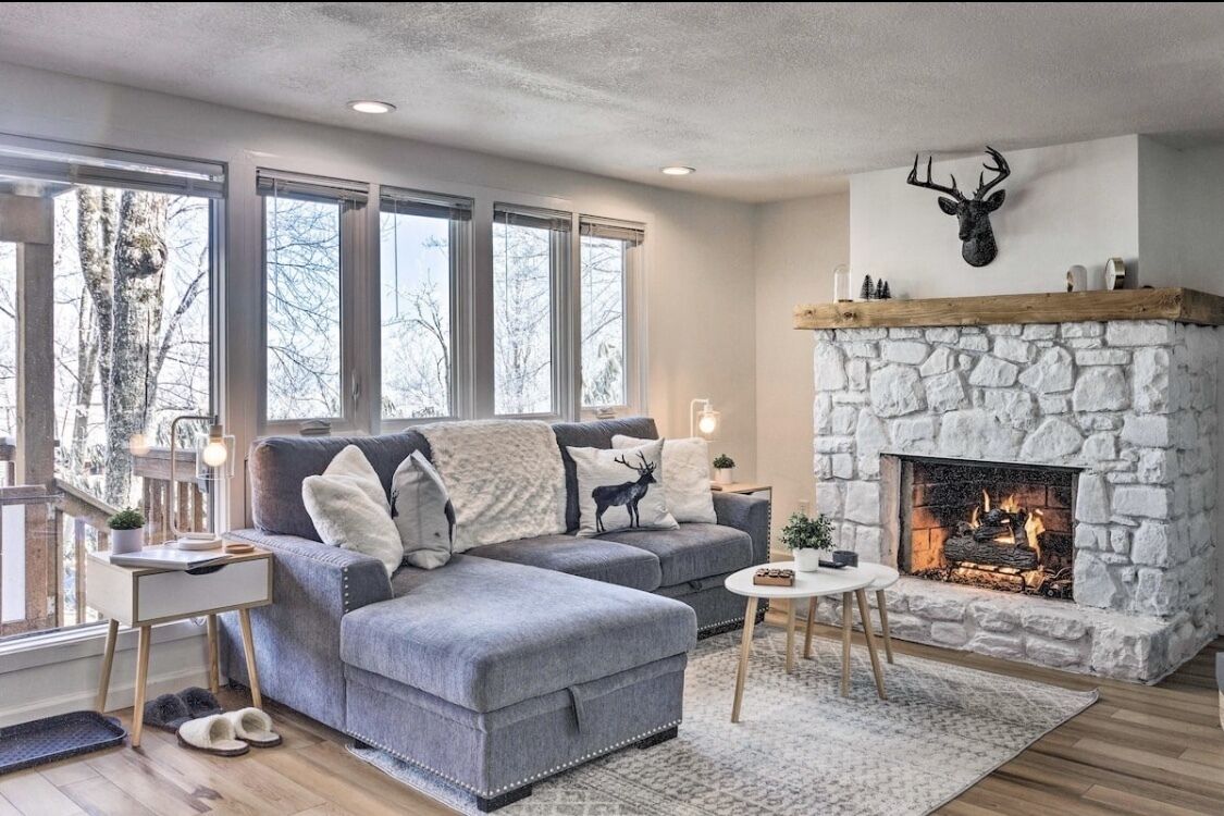 Smart TV, fireplace