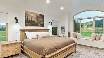 8 bedrooms, iron/ironing board, travel crib, WiFi (free)