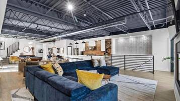 Smart TV, fireplace, books, stereo