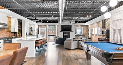 Exclusive Downtown Westside Penthouse - Luxury & Private Rooftop Views