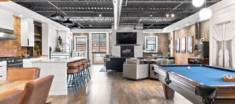 Exclusive Downtown Westside Penthouse - Luxury & Private Rooftop Views