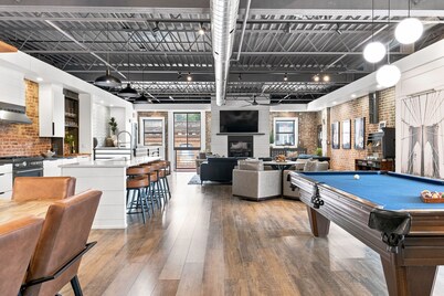 Exclusive Downtown Westside Penthouse - Luxury & Private Rooftop Views