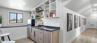 Exclusive Downtown Westside Penthouse - Luxury & Private Rooftop Views