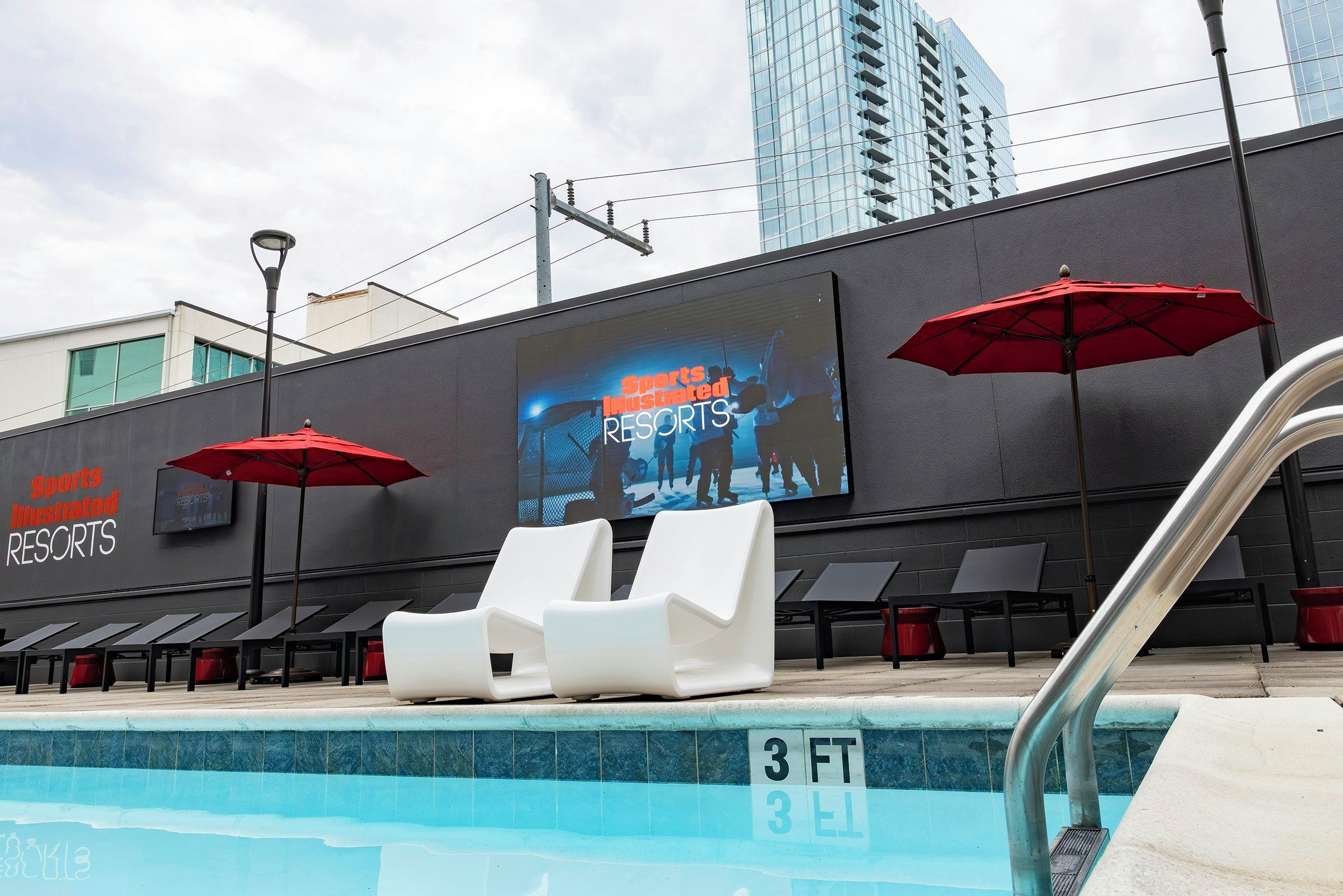 Outdoor pool, pool loungers