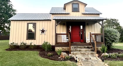Charming Country Cabin in Quaint Texas Town