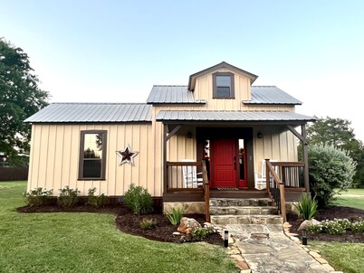 Charming Country Cabin in Quaint Texas Town