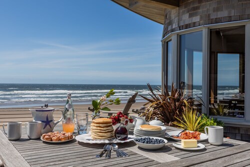 The Arch Cape Oceanside Escape: Exclusive Luxury Beach House Breathtaking Views