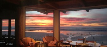 The Arch Cape Oceanside Escape: Exclusive Luxury Beach House Breathtaking Views