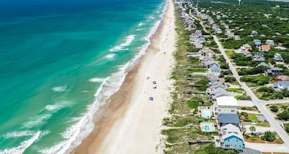 Family beach cottage poised between the ocean, hiking, biking, eateries & shops