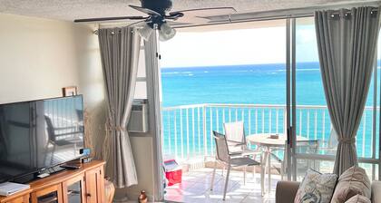 Breathtaking Ocean view 14th floor condo, 10 minutes from the airport