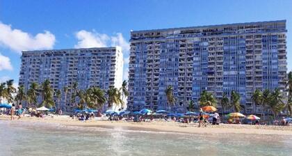 Breathtaking Ocean view 14th floor condo, 10 minutes from the airport
