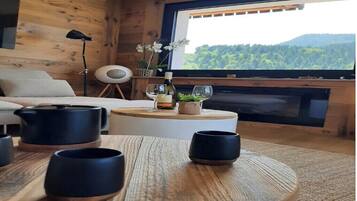 TV connectée, baby-foot, médiathèque