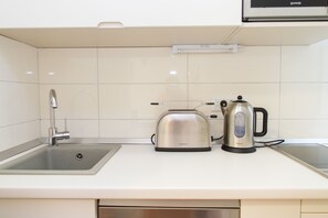 Refrigerador, microondas, horno y lavavajillas