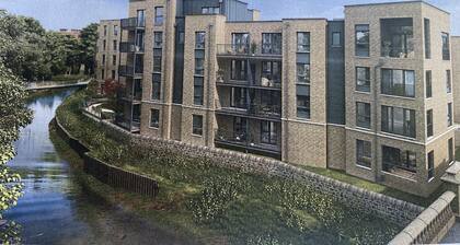 Modern 2 bedroom apartment located in central Edinburgh ,Free Parking