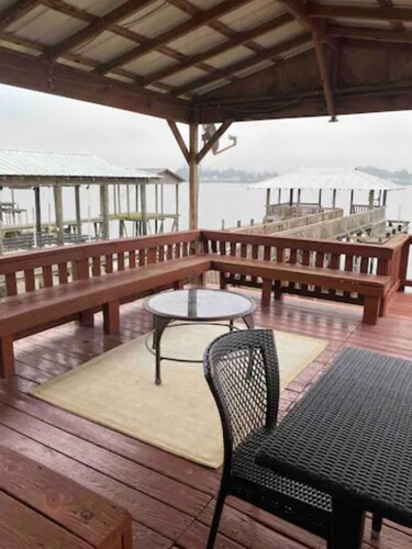 Waterfront property w/ private pool ,PARTY BARGES AVAILABLE ON REQUEST