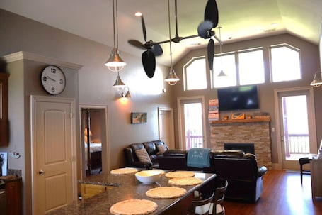 Dining. East Camptons-Lakehouse And Pool